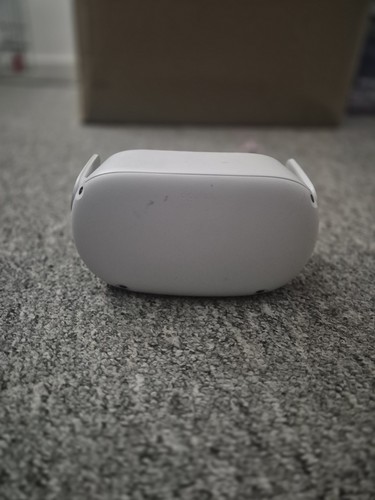 Oculus quest headset - 2,