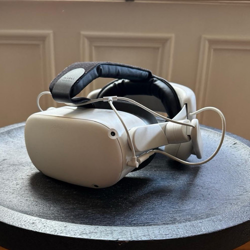 Meta oculus quest headset - 2,
